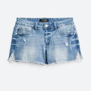 Mila Mid Rise Crochet Detailed Short